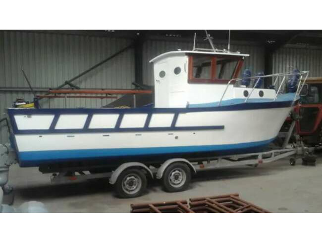 23 Ft Fibreglass Fishing Boat