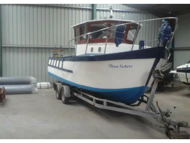 23 Ft Fibreglass Fishing Boat