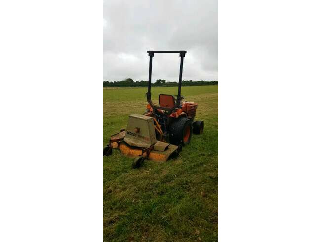 Kubota Compact Tractor B7200 with Finishing Mower