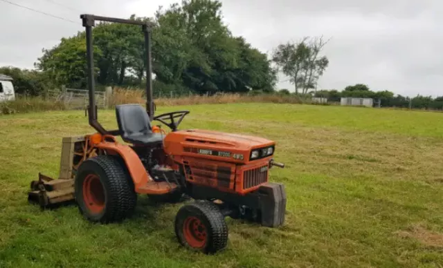 Kubota Compact Tractor B7200 with Finishing Mower