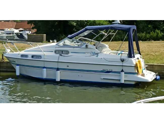 Sealine Senator 220 Boat