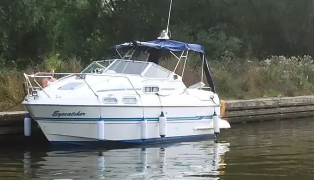 Sealine Senator 220 Boat