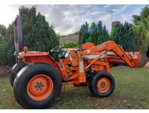 Kubota L2850 4WD Compact Tractor with front loader - £4850 ono Can Deliver