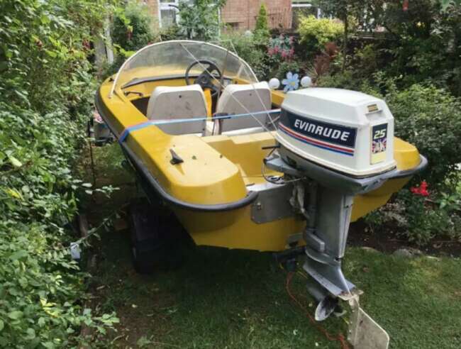 Lovely Fletcher Arrow Boat with Engine