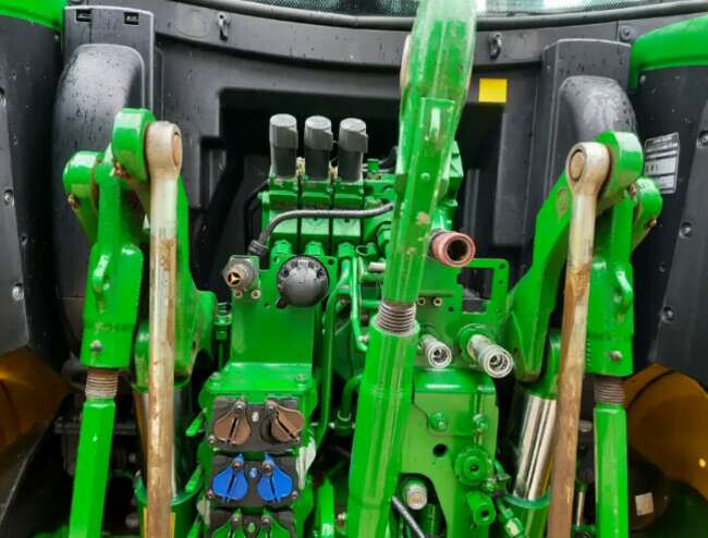 John Deere 6130R