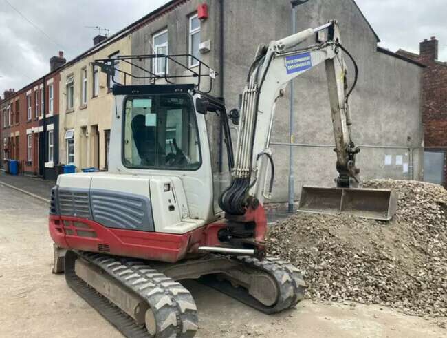 Takeuchi Excavator 5 Ton