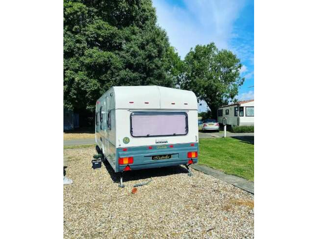 1995 Lunar Premiere 5 Berth Caravan