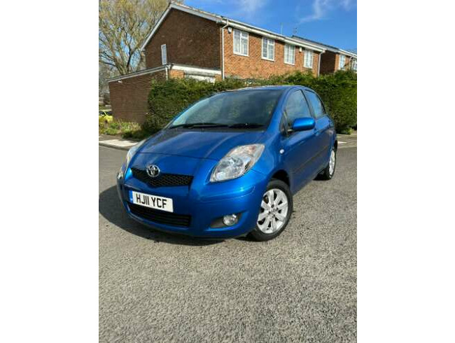 2011 Toyota Yaris 1.33 T-Spirit 5 door Blue Low mileage