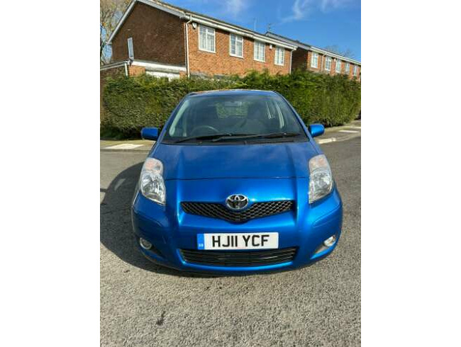 2011 Toyota Yaris 1.33 T-Spirit 5 door Blue Low mileage