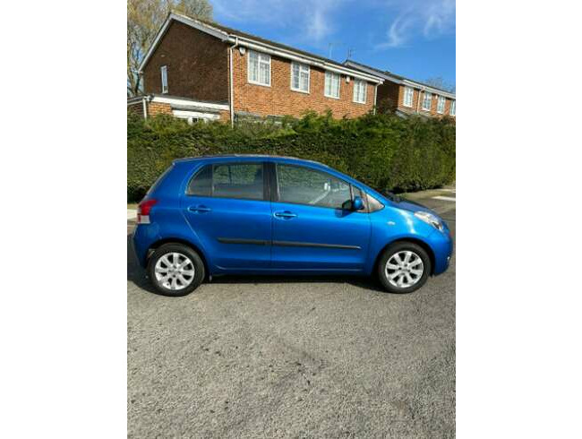 2011 Toyota Yaris 1.33 T-Spirit 5 door Blue Low mileage