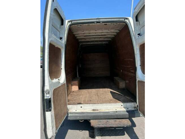 2005 Ford Transit, Manual