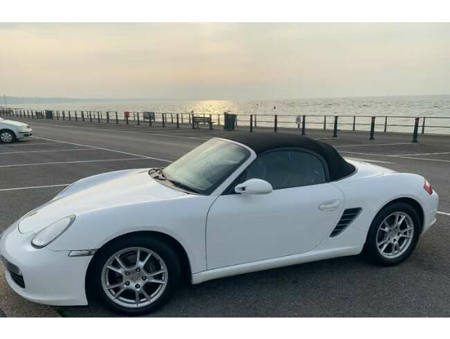 Introducing a 2007 Porsche BOXSTER, a manual convertible with a 2687 cc engine and 2 doors