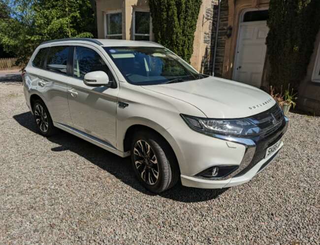 2016 Mitsubishi Outlander PHEV, a 4WD estate with a 1998 cc engine and 5 doors