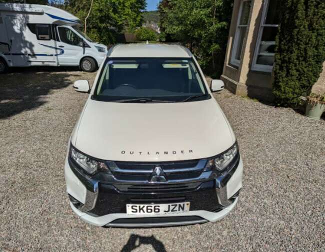 2016 Mitsubishi Outlander PHEV, a 4WD estate with a 1998 cc engine and 5 doors