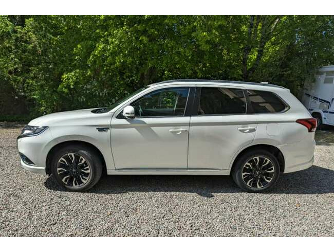2016 Mitsubishi Outlander PHEV, a 4WD estate with a 1998 cc engine and 5 doors