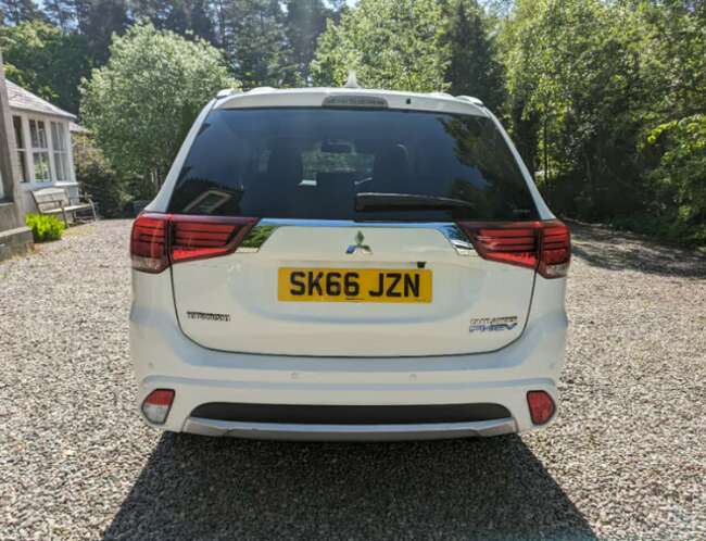 2016 Mitsubishi Outlander PHEV, a 4WD estate with a 1998 cc engine and 5 doors