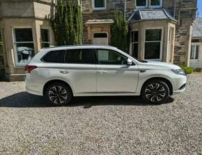 2016 Mitsubishi Outlander PHEV, a 4WD estate with a 1998 cc engine and 5 doors