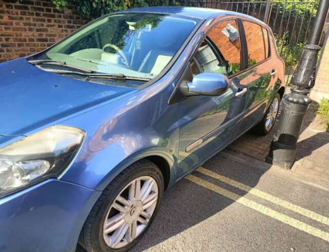 2010 Renault Clio, Hatchback,1598 (cc), 5 Doors