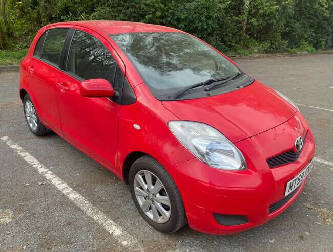 2009/59 Toyota Yaris 1.3 VVTI, Red 5 Door 8 Month MOT BARGAIN CAR