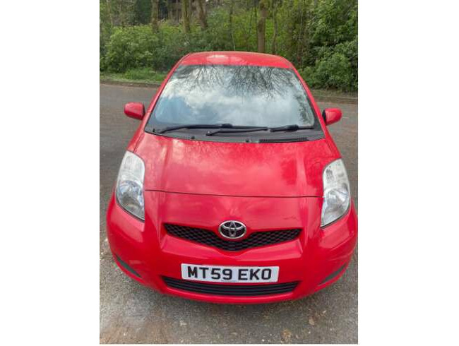 2009/59 Toyota Yaris 1.3 VVTI, Red 5 Door 8 Month MOT BARGAIN CAR