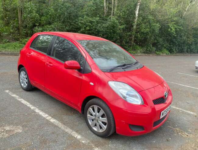 2009/59 Toyota Yaris 1.3 VVTI, Red 5 Door 8 Month MOT BARGAIN CAR