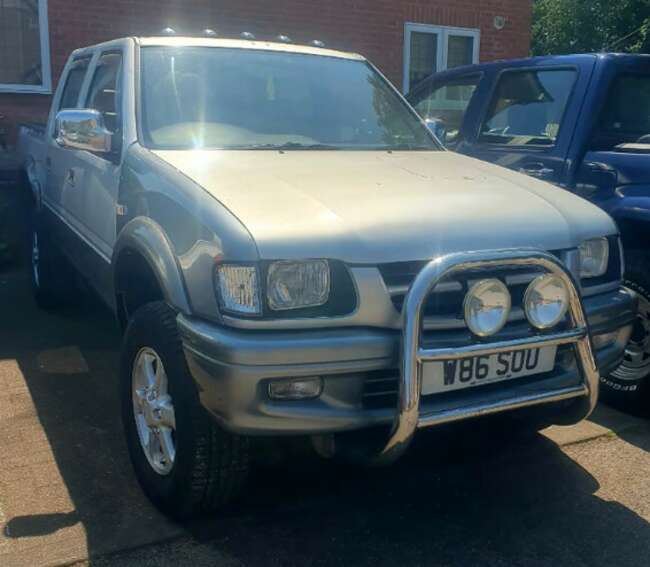 2000 Isuzu TFS Pickup, 4x4, Manual, Silver