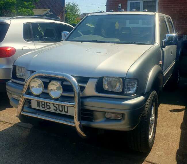 2000 Isuzu TFS Pickup, 4x4, Manual, Silver