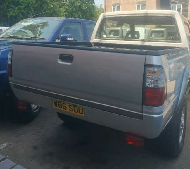 2000 Isuzu TFS Pickup, 4x4, Manual, Silver