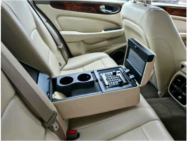 Jaguar XJR. A. V8 Supercharger, Petrol, Automatic