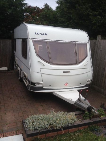 2003 Lunar Chateau 450 5 berth / 4 model caravan image 2