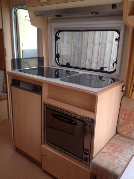 2003 Lunar Chateau 450 5 berth / 4 model caravan image 7