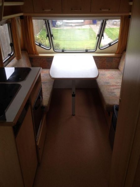 2003 Lunar Chateau 450 5 berth / 4 model caravan image 8