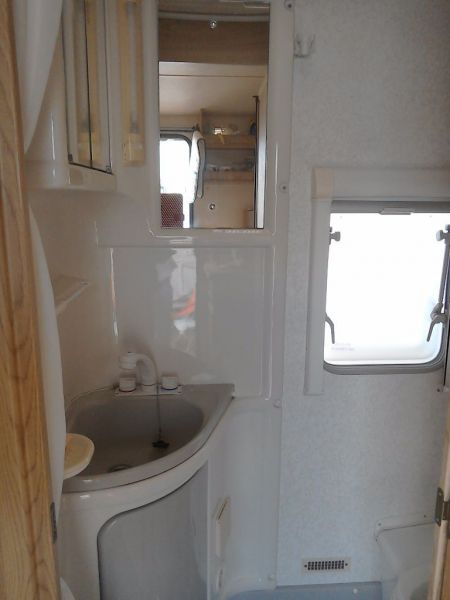 1997 Lunar Clubman 2 berth caravan - SUPER STARTER VAN image 6