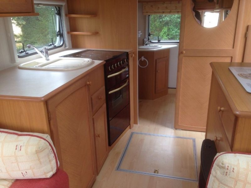 2003 Lovely Avondale Avocet Caravan image 9