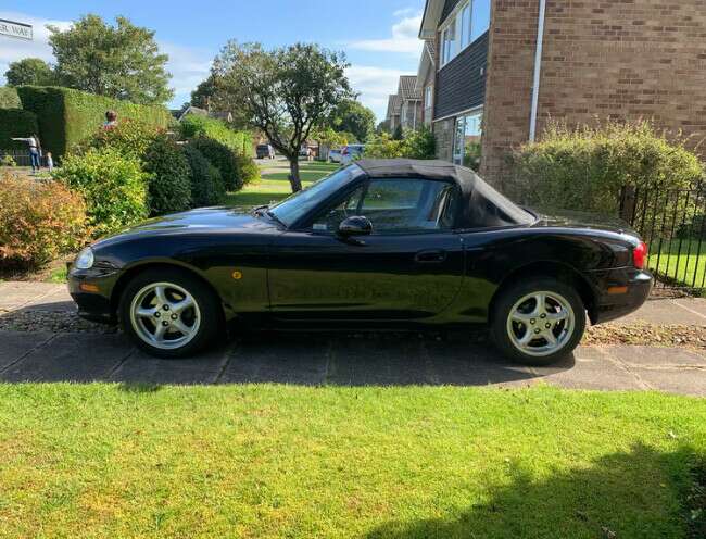 2004 Mazda MX-5 1.8i Convertible. 69,000 miles.