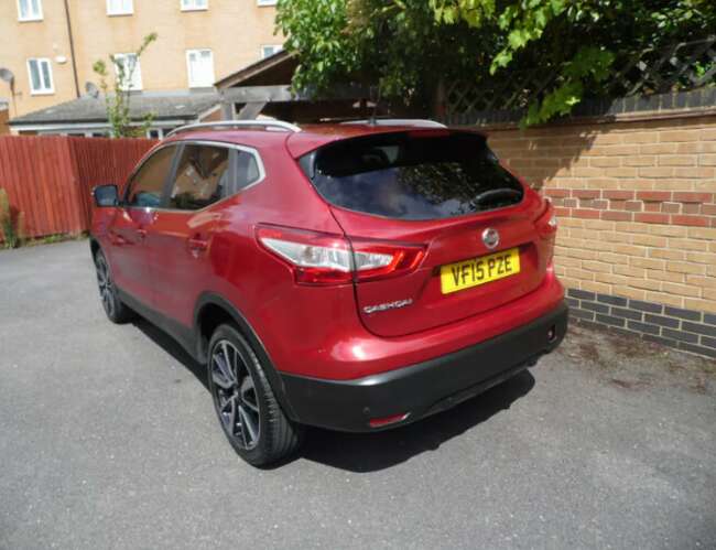 2015 Nissan, Qashqai, Hatchback, Automatic. 1598 cc, 5 Doors, Buckinghamshire