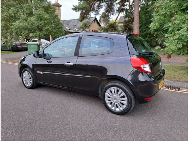 2011 Renault Clio 1.1l WITH 1 YEAR MOT