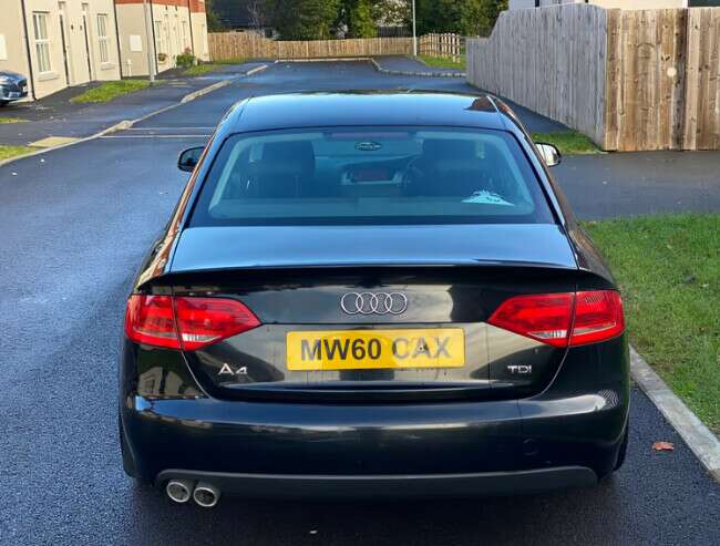 2011 Audi A4 2.0 Tdi ( 35£ tax Per year )