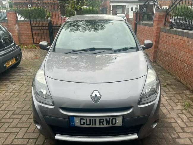 2011 Renault Clio Dynamique TomTom FSH 12 months MOT (Corsa fiesta