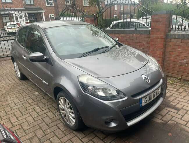 2011 Renault Clio Dynamique TomTom FSH 12 months MOT (Corsa fiesta