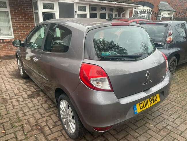 2011 Renault Clio Dynamique TomTom FSH 12 months MOT (Corsa fiesta