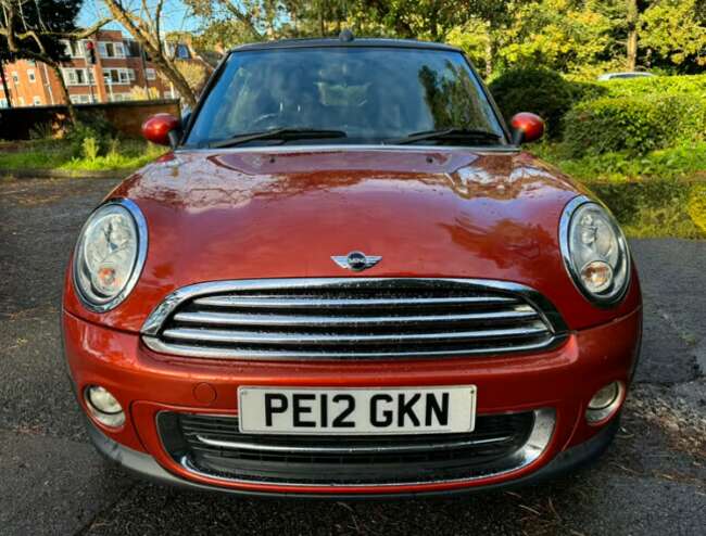 2012 Mini Convertible *LOW MILAGE*