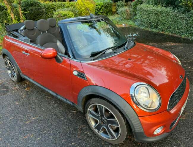 2012 Mini Convertible *LOW MILAGE*