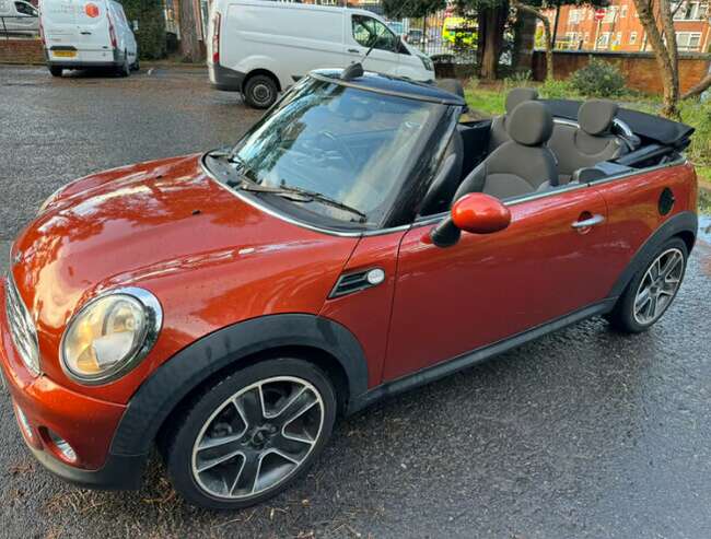 2012 Mini Convertible *LOW MILAGE*