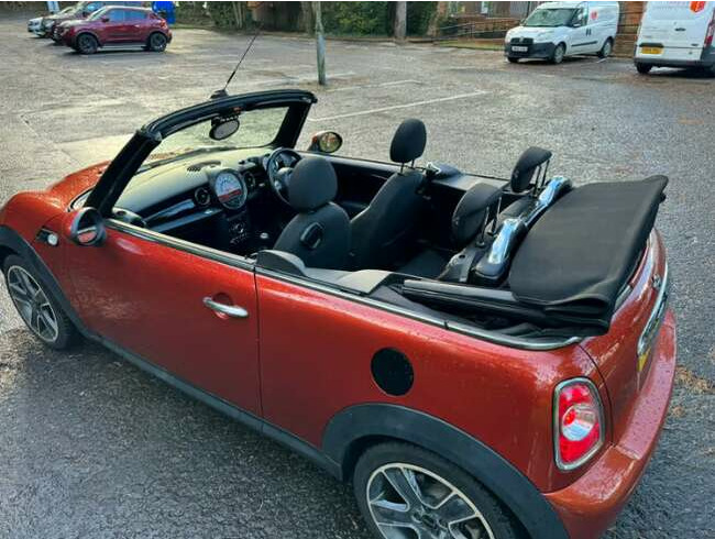 2012 Mini Convertible *LOW MILAGE*