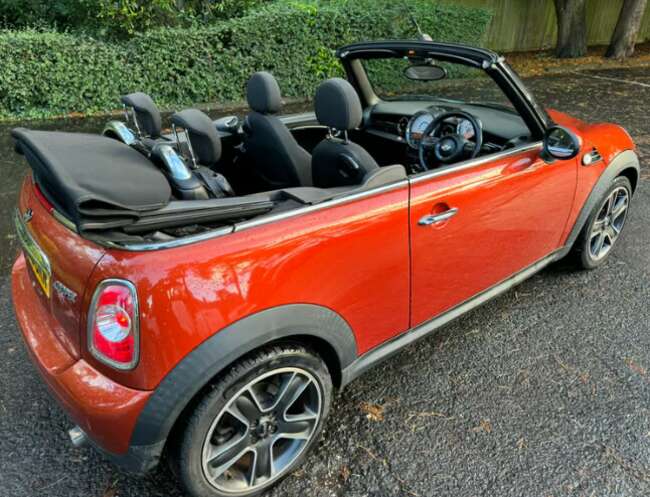 2012 Mini Convertible *LOW MILAGE*