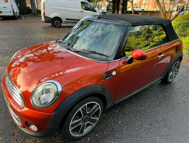 2012 Mini Convertible *LOW MILAGE*