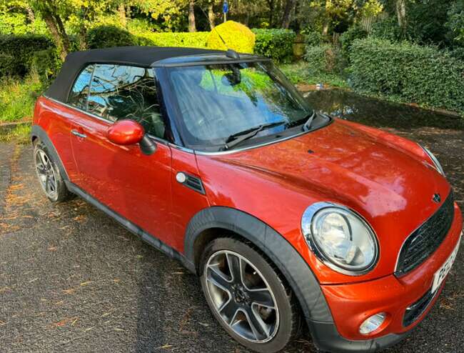 2012 Mini Convertible *LOW MILAGE*