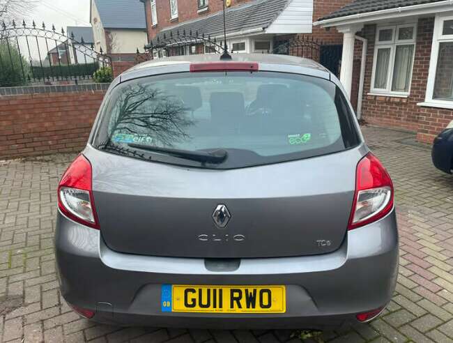 2011 Renault Clio Dynamique TomTom FSH 12 months MOT Cheap to insure