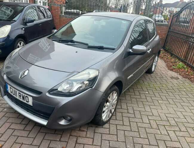 2011 Renault Clio Dynamique TomTom FSH 12 months MOT Cheap to insure